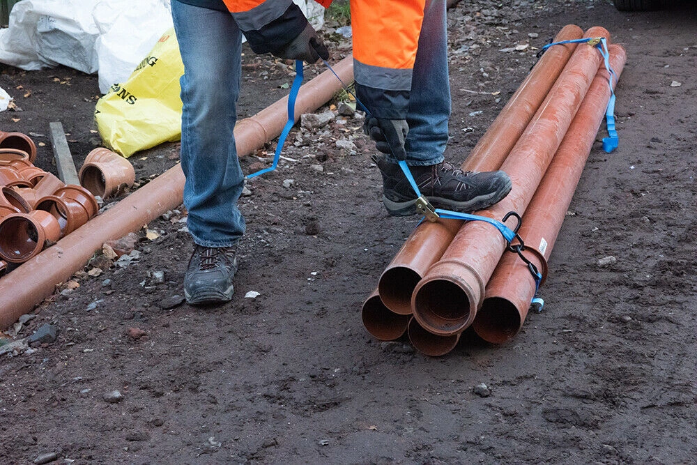 RATED 350KG CAPACITY 700KG RATCHET TIE DOWN STRAP S-HOOK 4M X 25MM 4PK 481938