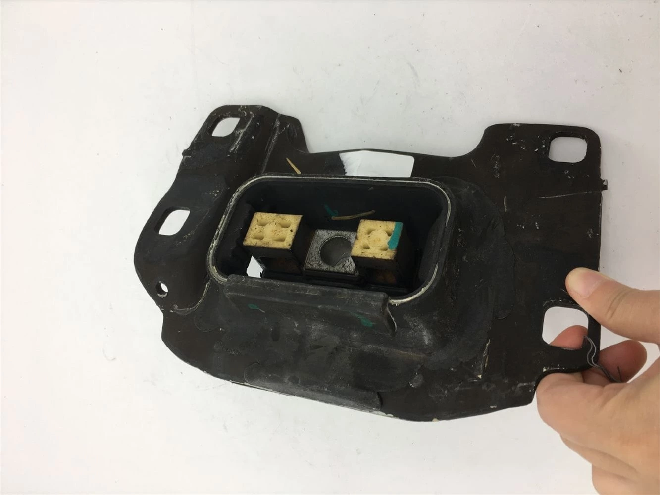 2012-2018 Ford Focus Driver Upper Transmission Mount Av6z-6068-A  A5815